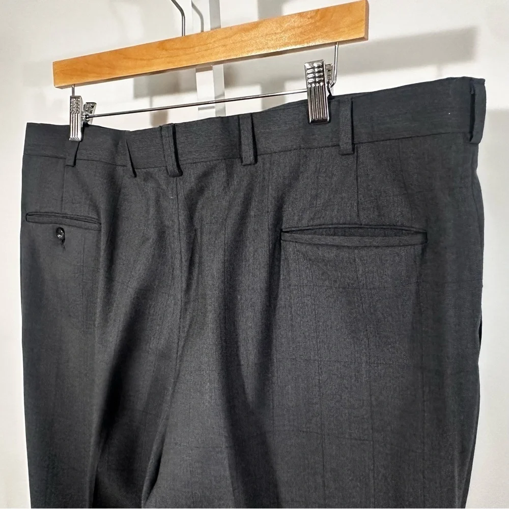 Burberrys Wool Gray Suit 42R jacket / 40W trousers Two-Button Blazer